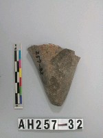 藏品(磨製石器殘件)的圖片